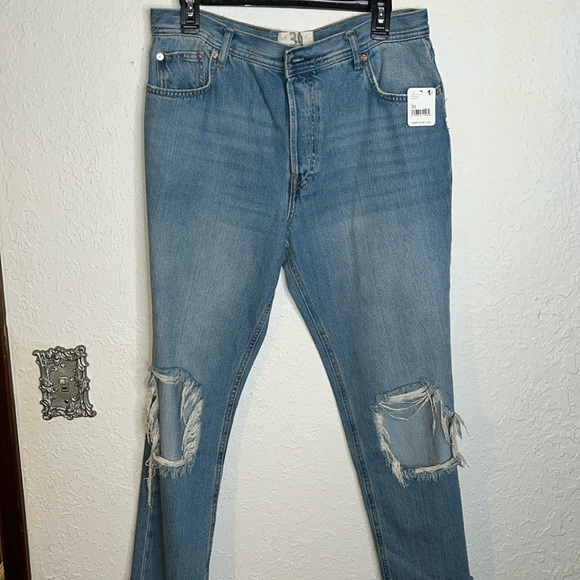 We the Free Light Stone Wash Distressed Straight Leg Cropped Jean Size 30 - Picture 1 of 6